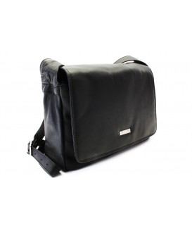 Schwarze Lederhandtasche mit Klappe 213-2024-60