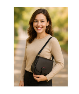 Handtasche aus schwarzem Leder mit Klappe 213-5711-60/31